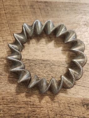 Vtg Spiral Coil Spiral Ribbed Silver-Tone Stretch Bracelet